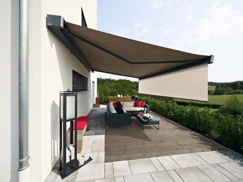WAREMA Kassettenmarkise auf einer Terrasse in Langenfeld