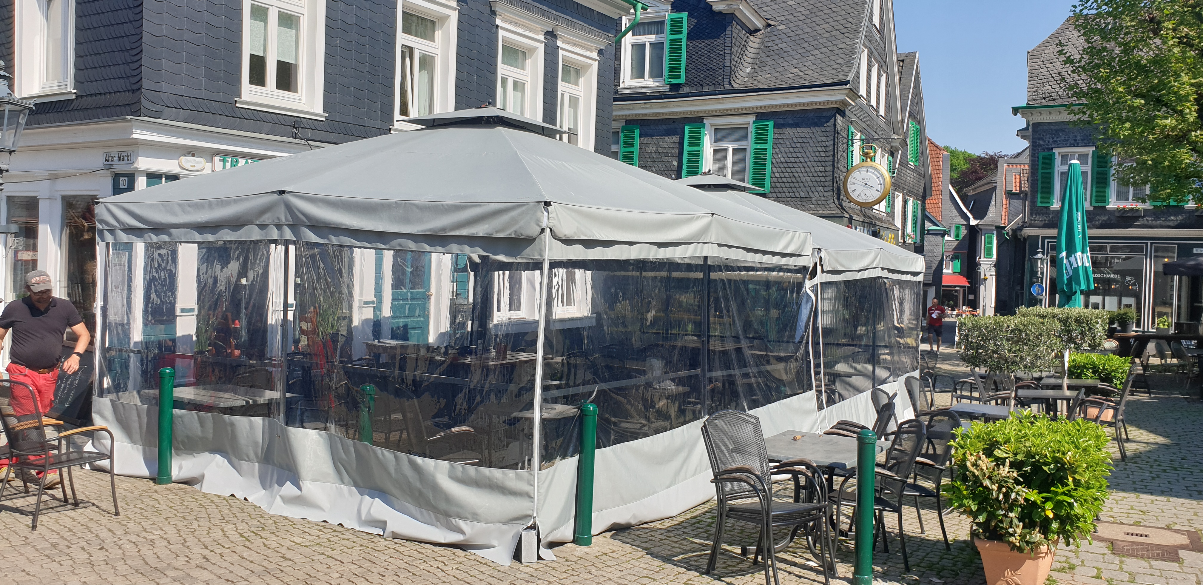 Neue Schirm- und Windschutzanlage - Trattoria Daunia in Remscheid 