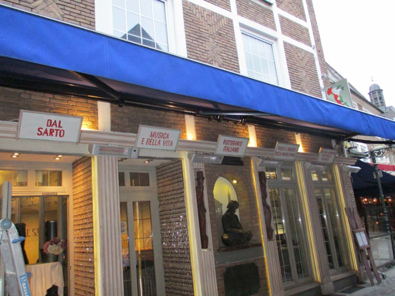 Neu Markise für das Restaurant Dal Sarto in Düsseldorf