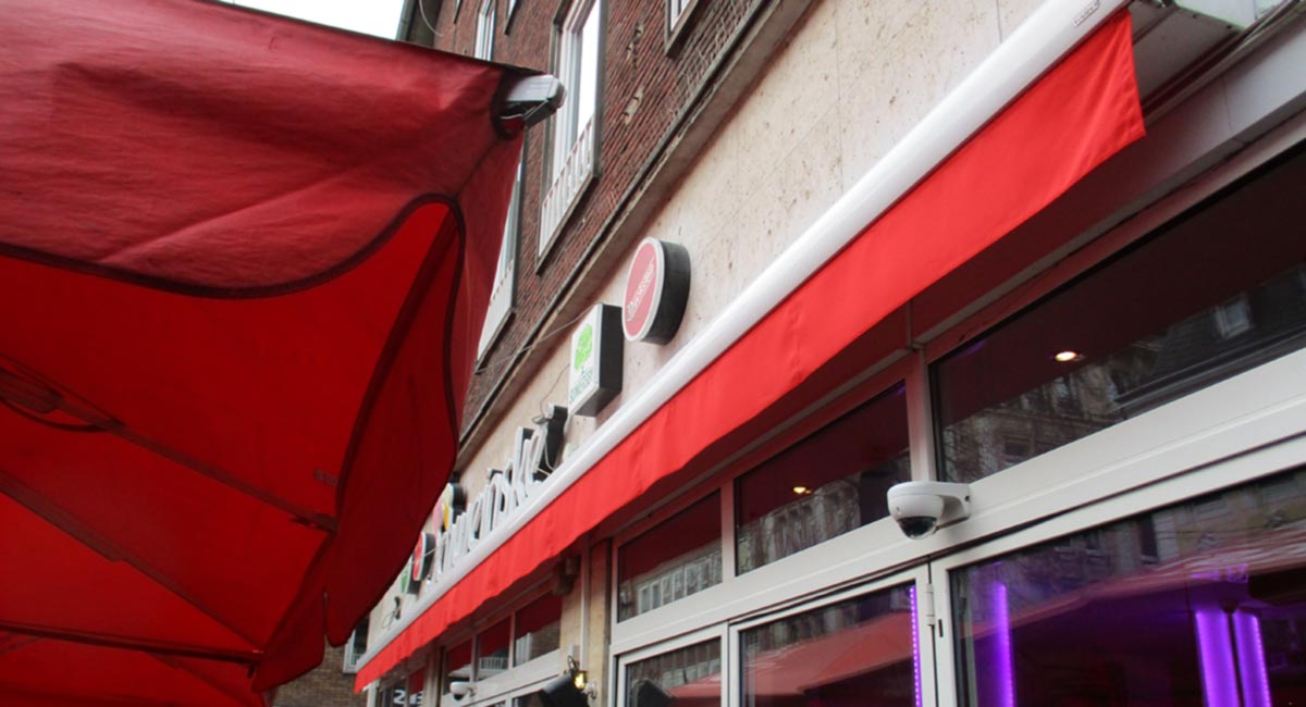 Markise bei Restaurant Schweinske in Düsseldorf