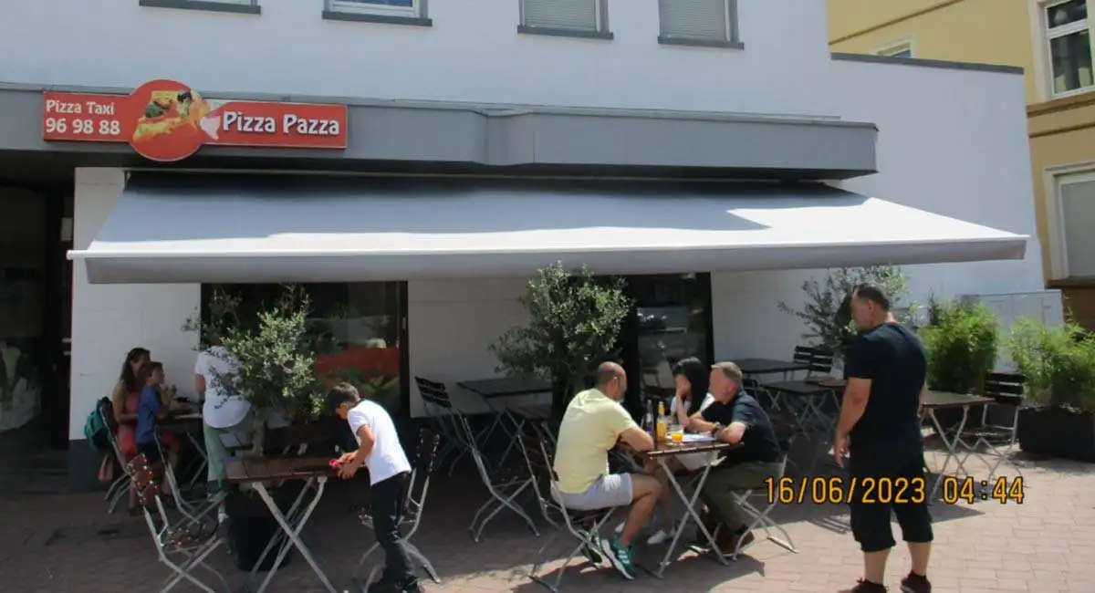Pizza Pazza mit brandneuer Gelenkarmmarkise