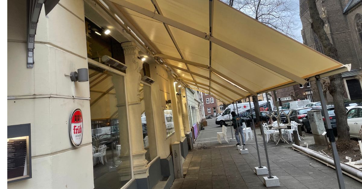 LEINER SunRain Markisenanlage in Sondergröße mit WPS-System für das Restaurant Made in Napoli in Köln