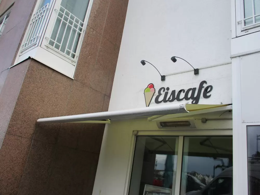 Zwei neue Markisen für das Eiscafé Dante in Düsseldorf