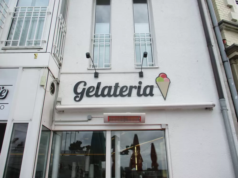 Zwei neue Markisen für das Eiscafé Dante in Düsseldorf