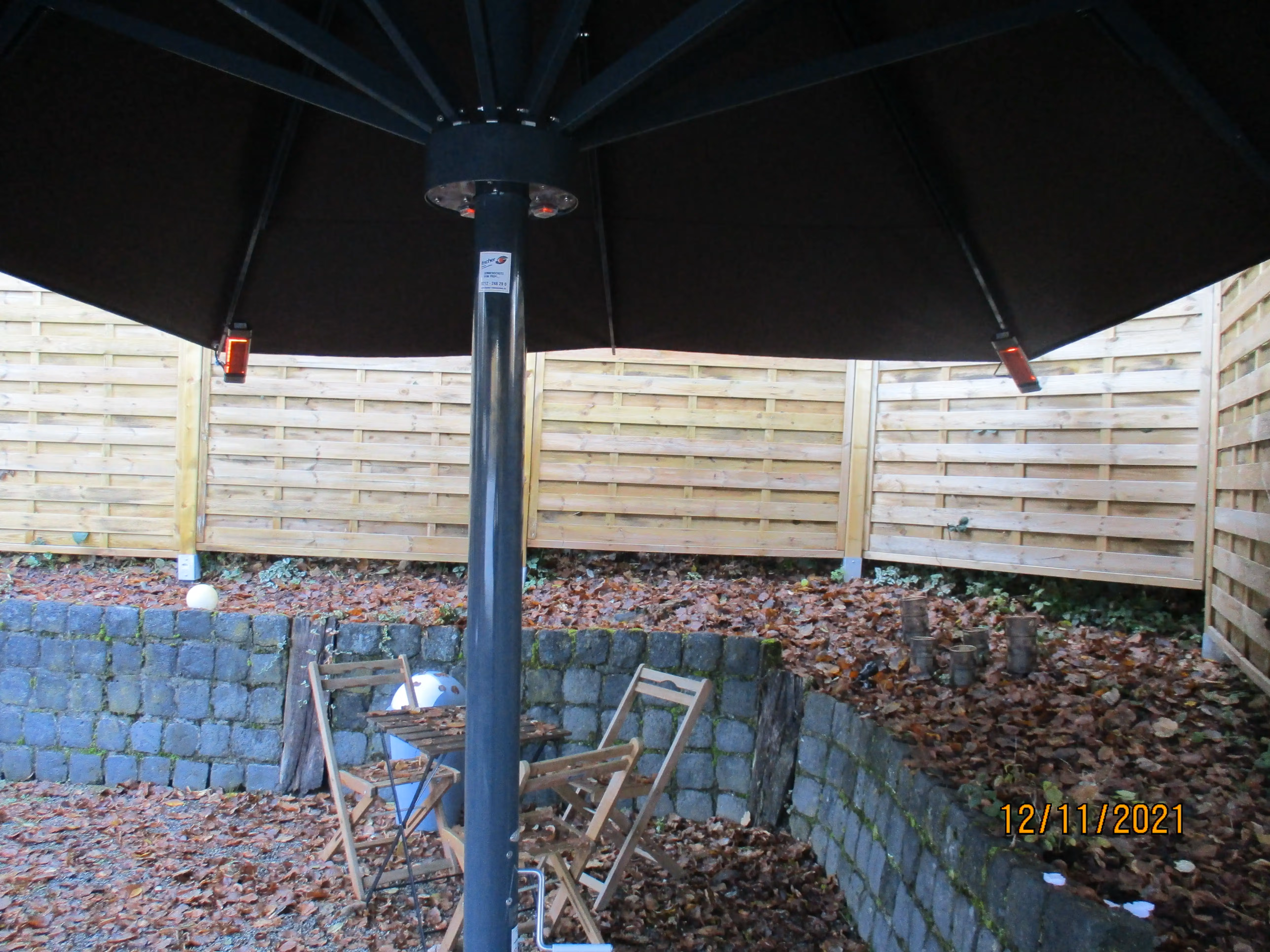 Vorbereitung auf den Sommer - ein neuer Terrassenschirm für das DejaWü