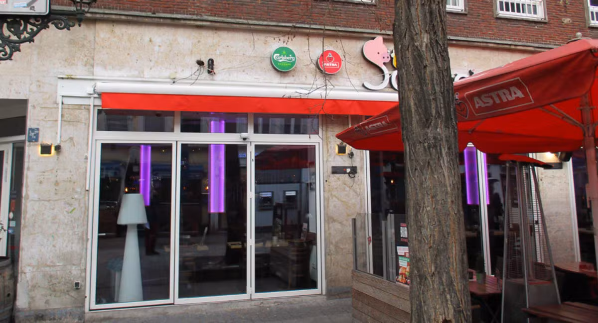 Markise bei Restaurant Schweinske in Düsseldorf