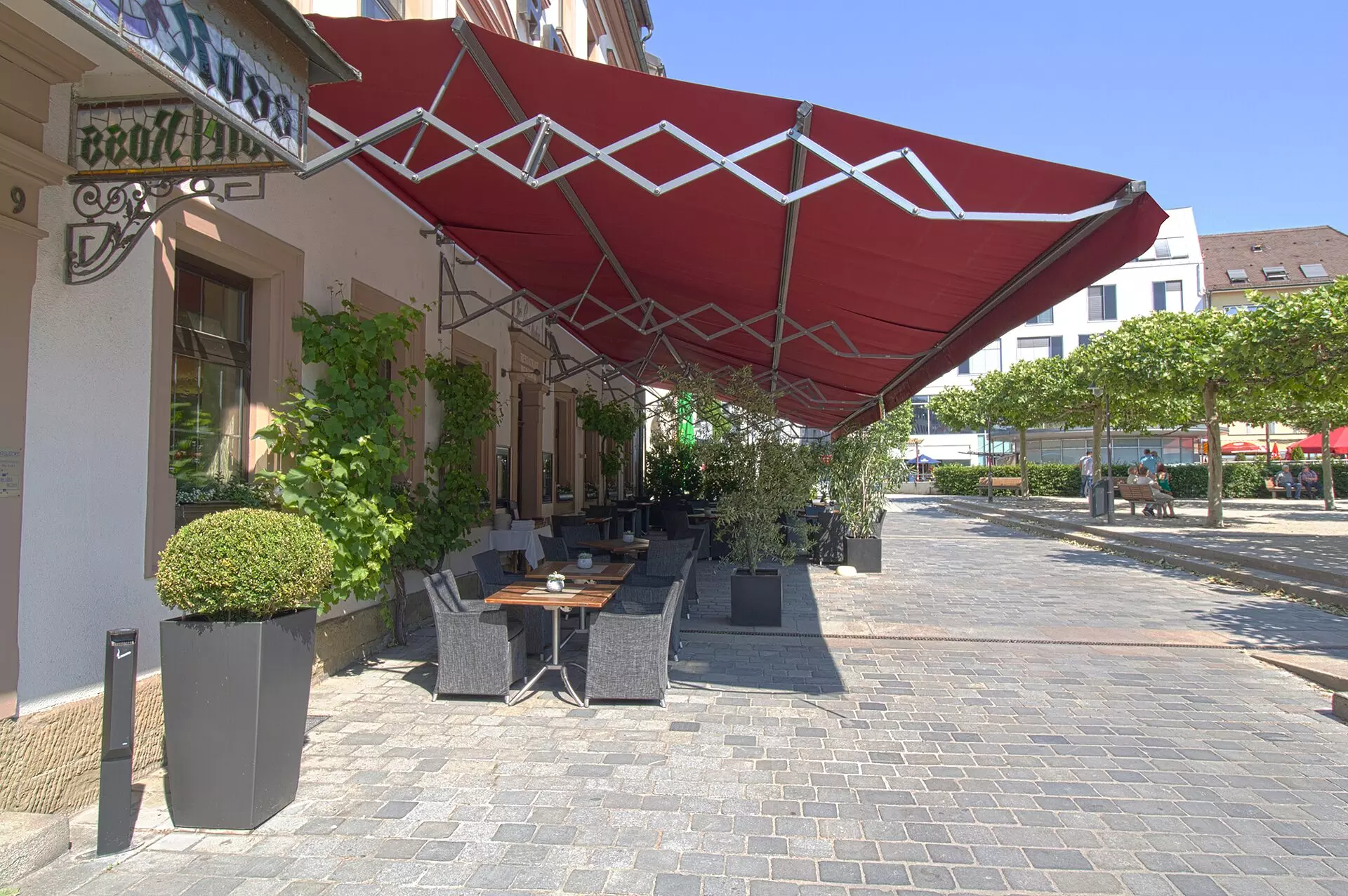 Scherenarmmarkise für Hotel und Gastronomie