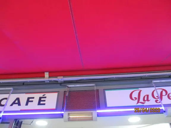 Neuer Markisenstoff für das Eiscafé La Perla in Wuppertal