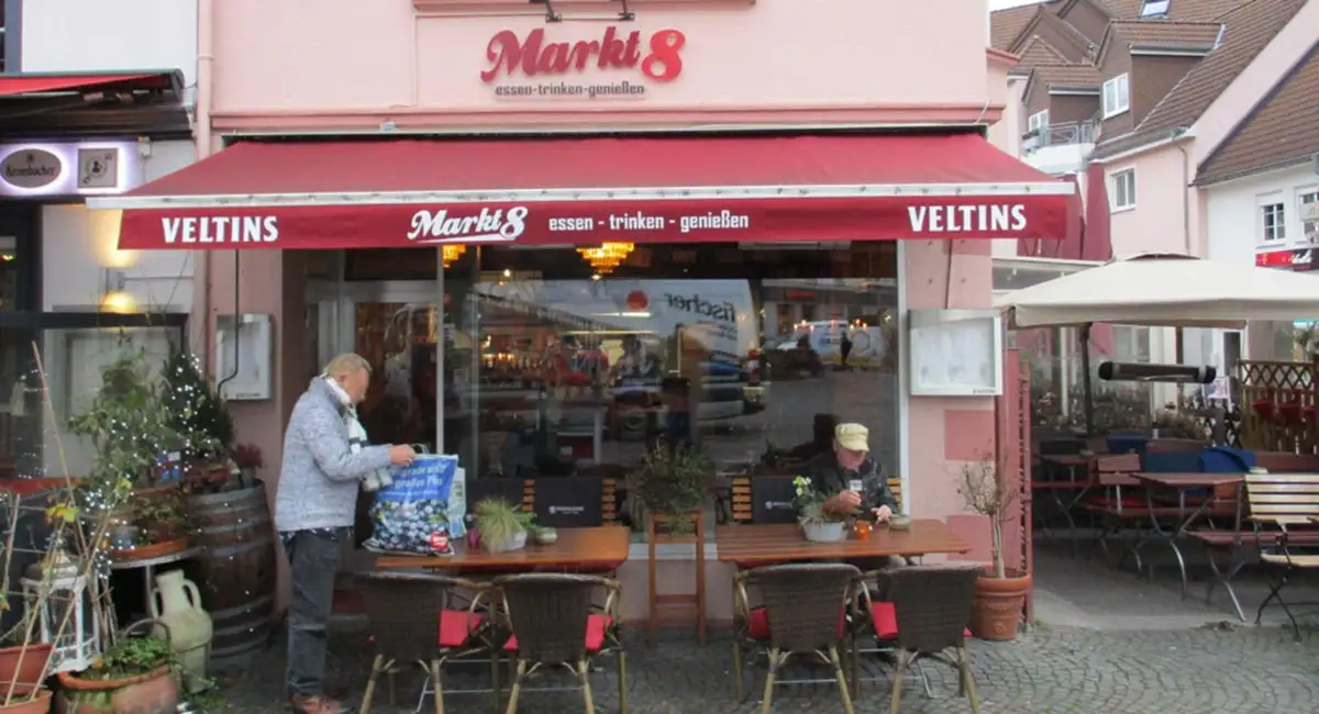 Markise als Sonnenschutz und Überdachung für Restaurant in Hilden