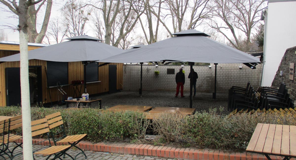 Brandneue Gastroschirme im Biergarten &quot;Zollhäuschen&quot;